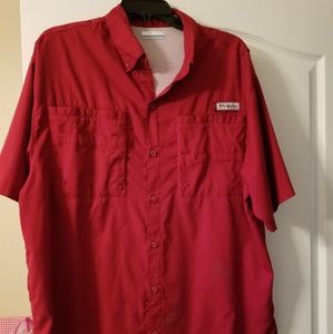 Mens Columbia burgundy shirt